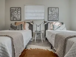 Cozy 4BR a 1/2mi from Campus. Room for entire fam! - Image 5