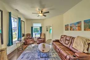 Riverside House w/ Yard ~ 1 Mi to Downtown! - Image 5