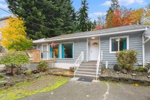 Newly Updated Stylish Bright Duplex #A|2 min to I5 - Image 2