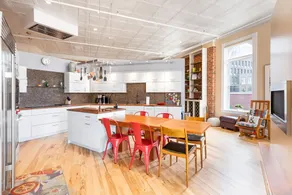 Penthouse Apartment Overlooking Downtown Mall - Image 4