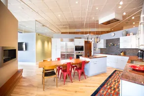 Penthouse Apartment Overlooking Downtown Mall - Image 5