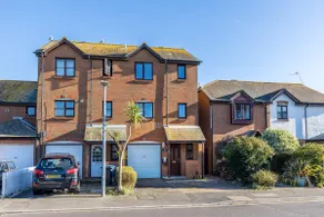 Spinnaker House-with Tesla Electric Charging Point - Image 2