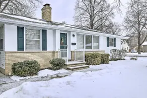 Green Bay Home: 3 Blocks to Lambeau Field! - Image 2