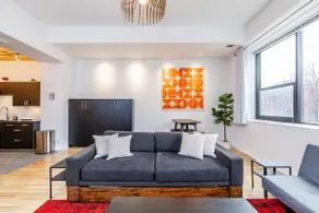 Spacious 1-bedroom South Loop Loft I Sleep 5 - Image 2