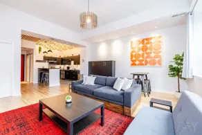Spacious 1-bedroom South Loop Loft I Sleep 5 - Image 3