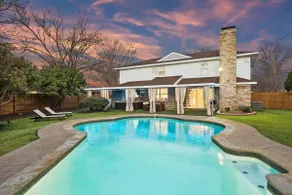 Elegant 5BR/2.5B Home with Pool, Jacuzzi, BBQ, and - Image 5