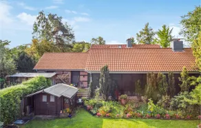 2 Bedroom Beautiful Apartment In Wendisch Evern - Image 2