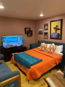 Retro Cowyboy Villa in the Heart of Austin - Image 4