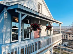 Charming River View Apt | Walk to Shops & Cafes - Image 3