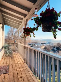 Charming River View Apt | Walk to Shops & Cafes - Image 2