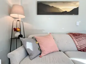 Charming River View Apt | Walk to Shops & Cafes - Image 4