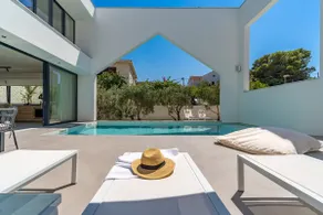 Luxury 5-bedroom Villa Altabianca with a Heated Pool, Finnish sauna, an outdoor Cinema, 50m from the beach - Image 2