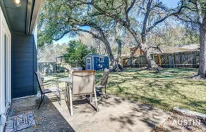 Feels Like Home | Beautiful Yard Near The Domain - Image 4