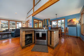 Swallow's Nest: Beachside 4B Home with Pet Access - Image 5