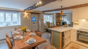 Exquisite Farthingdales Cottage - Image 3