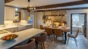 Exquisite Farthingdales Cottage - Image 2