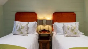 Exquisite Farthingdales Cottage - Image 5