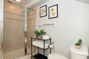 Snug Suite Near Greenlake! - Image 3