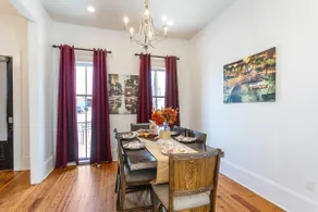 Luxe 3BR sur Carondelet par Hosteeva - Image 3
