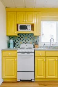 The Little Lemon Studio | King Bed | Office Space | Walk to Winthrop - Image 2