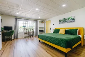 The Little Lemon Studio | King Bed | Office Space | Walk to Winthrop - Image 5