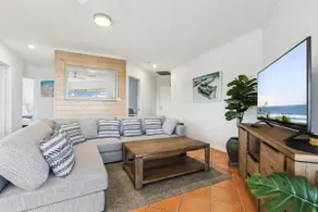 Oceanside Apartment with Views of Yaroomba Beach - Image 3