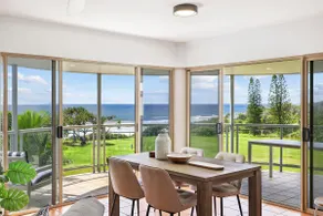 Oceanside Apartment with Views of Yaroomba Beach - Image 5