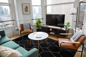 Spectacular Corner 3BR in the Loop | City Views - Image 2