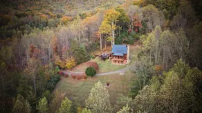 Private Luxury Cabin, Stunning Mountain Views & Hot Tub by Shenandoah - Image 4