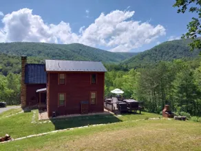Private Luxury Cabin, Stunning Mountain Views & Hot Tub by Shenandoah - Image 5