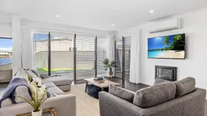 Opulent Canal-Front Retreat - Image 5