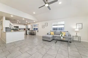 Friendly- Family & Work Stay • Garage Parking - Image 3