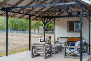 King Suite, Family Friendly & Outdoor Pool Table - Image 3