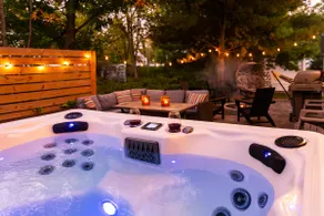 Bench bike-hot tub-3 blks beach-2 blks playground-firepit-games - Image 3