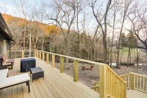Tranquil Creekside Hideout: Families Welcome! - Image 2