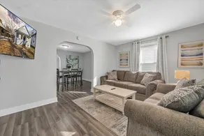 Cozy 2 bedroom home with Wi-Fi & large deck - Image 2