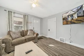 Cozy 2 bedroom home with Wi-Fi & large deck - Image 5