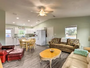 Family-Friendly Home, Walk to Steinhatchee River! - Image 2