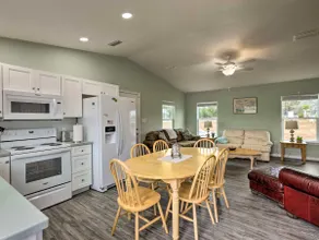 Family-Friendly Home, Walk to Steinhatchee River! - Image 3