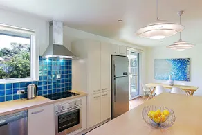 Mi Casa - stylish beach house near town & surf - Image 4