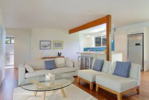 Mi Casa - stylish beach house near town & surf - Image 2