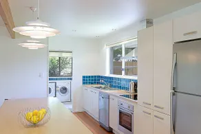 Mi Casa - stylish beach house near town & surf - Image 5