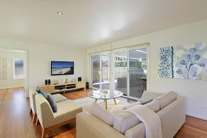 Mi Casa - stylish beach house near town & surf - Image 3