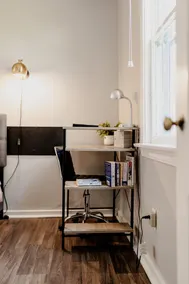 Relaxed 1 BR Near Lake with Fast WiFi, Fire Pit + - Image 3