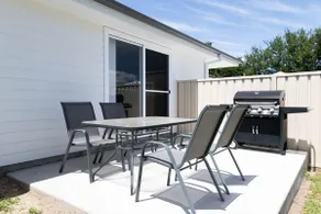 Villa on Matthews - Modern & Cosy, Escape for 2 - Image 4
