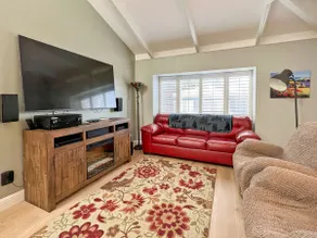 Art Gallery - A quaint upstairs apartment in the town of Bodega Bay. - Image 4