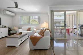 Spacious 3BR Townhouse•Pet Friendly•Shops Nearby - Image 3