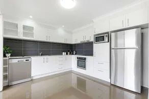 Spacious 3BR Townhouse•Pet Friendly•Shops Nearby - Image 5