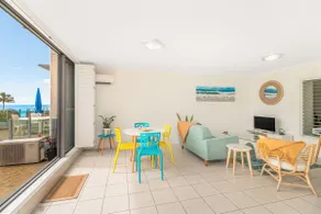 Kirra Gardens 15 on Kirra Point Beachfront - Min. 3 night stays! - Image 4
