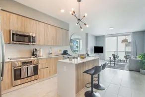 Modern Decor W Bay Views 1 Bdrm Condo - Image 3